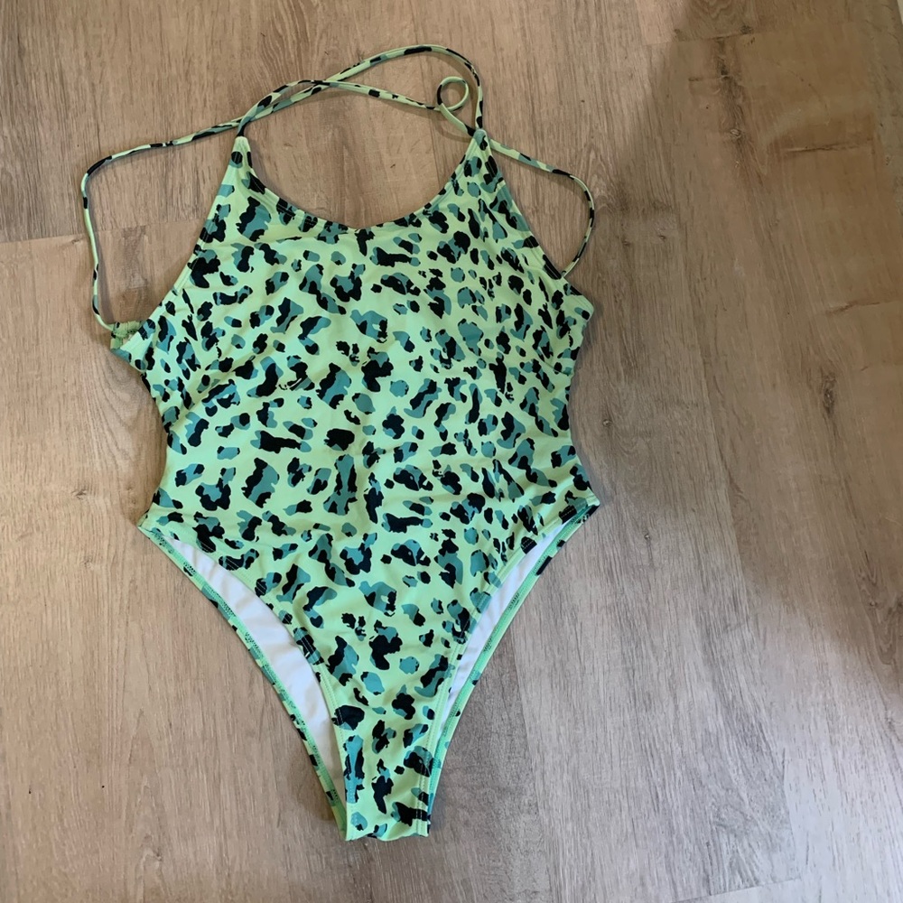 XL Zaful bright green leopard print suit